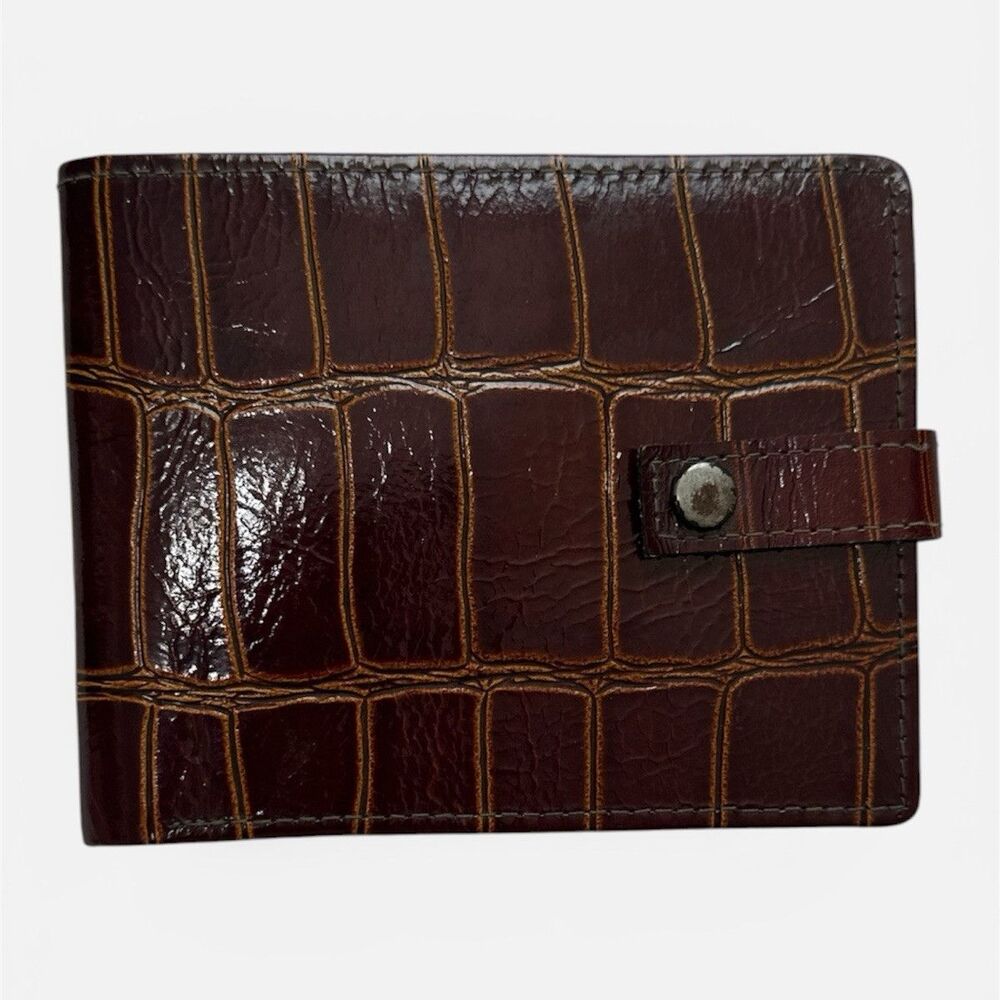 Men's Brown Crocodile Pattern Bifold Wallet w/ Snap Button Strap Closure